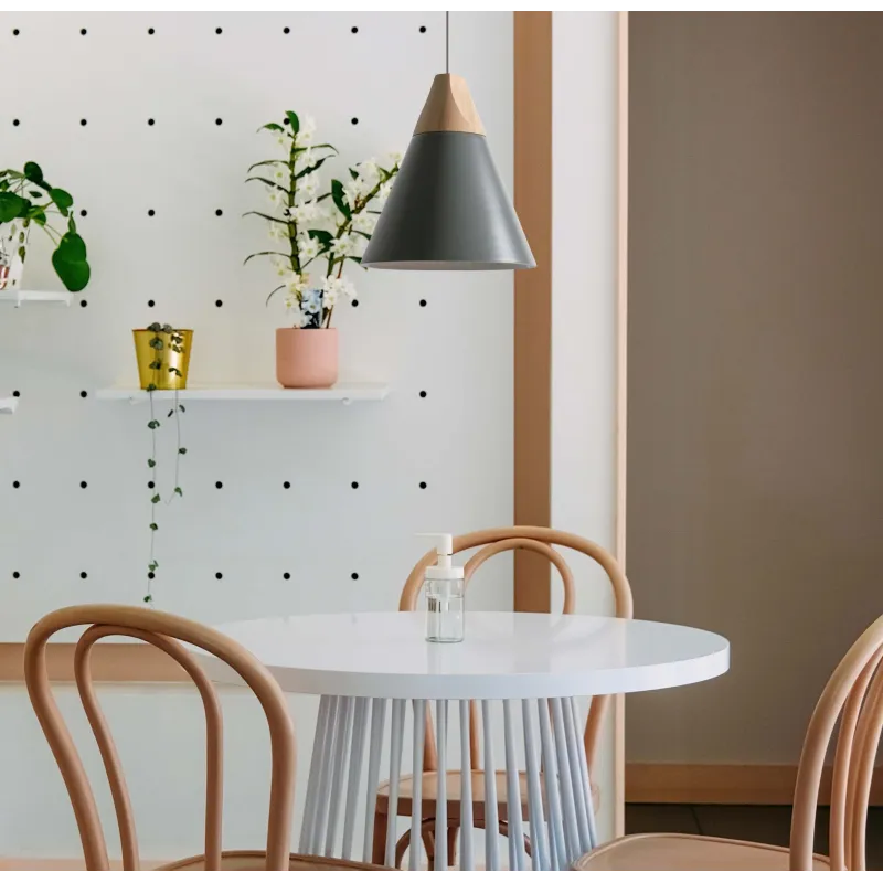 Lámpara de techo en aluminio y madera - Dalia