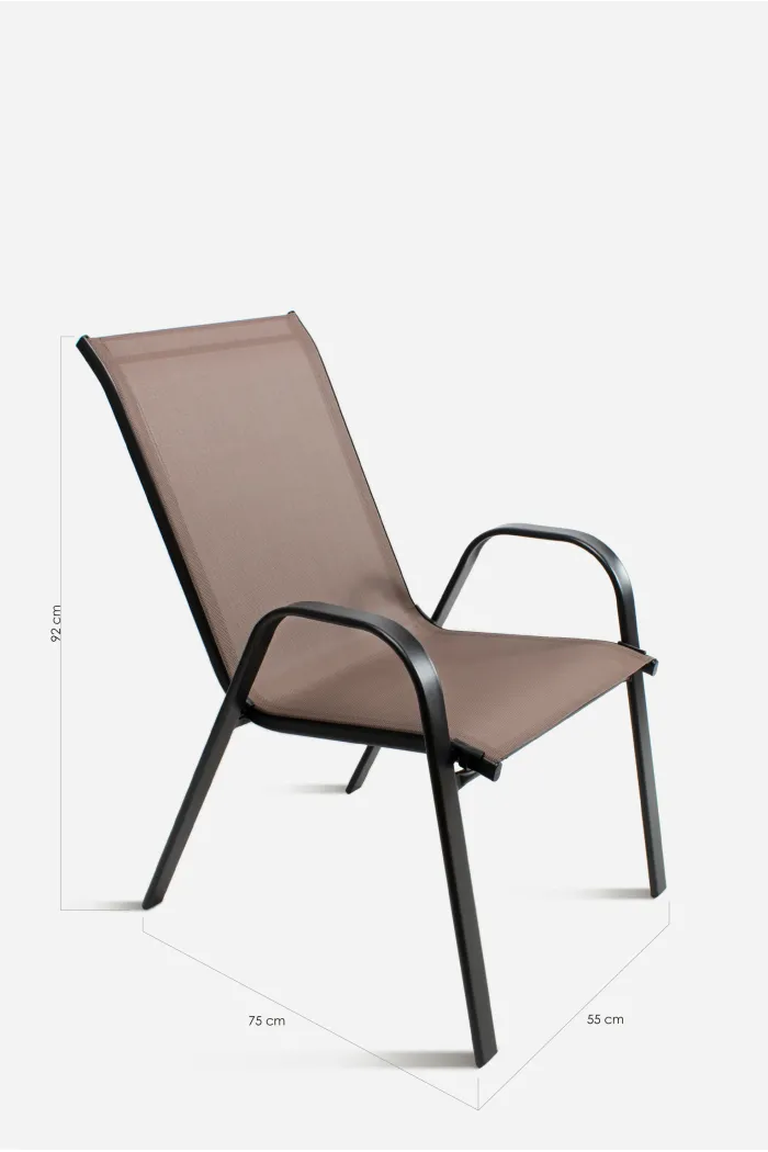 Silla de metal negro con lona marrón