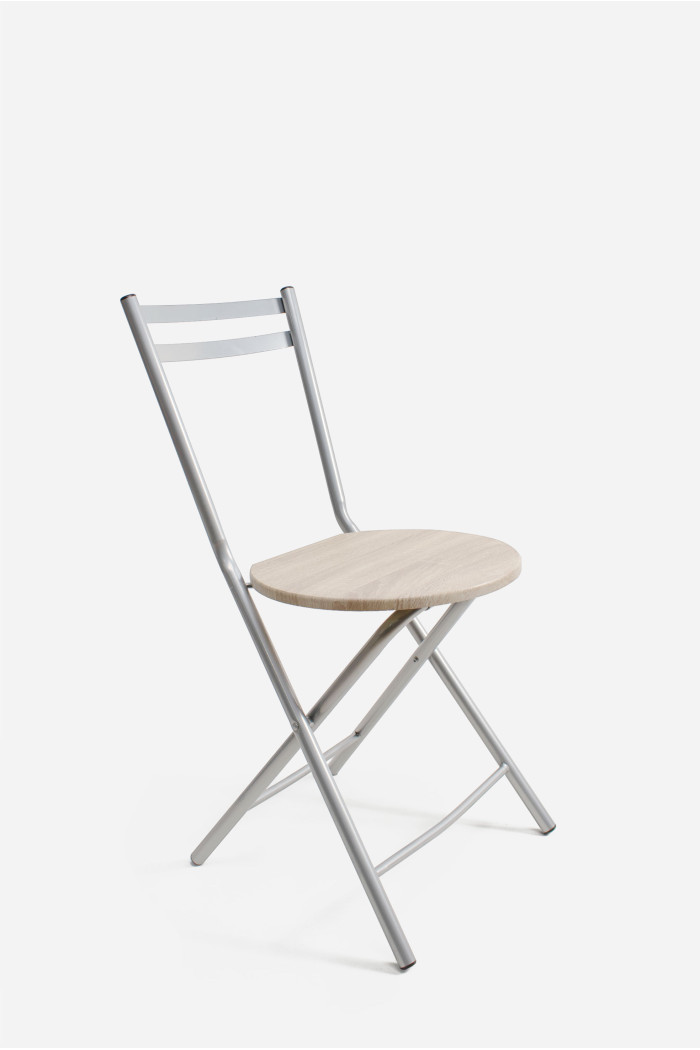 Silla de metal plegable con asiento de madera