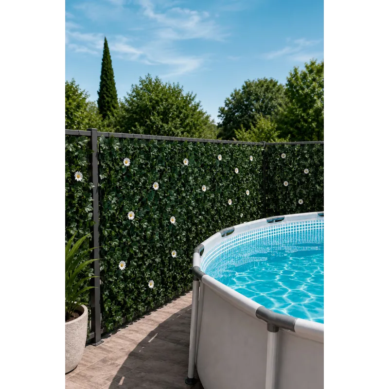 Enredadera de Seto Artificial con Hojas Verde Oscuro y Flores Decorativas en Rollo - 2 Medidas