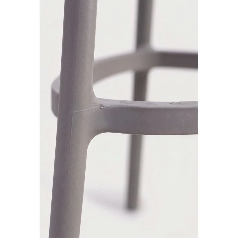 Taburete pp gris con respaldo Ainur | Taburete alto nordico
